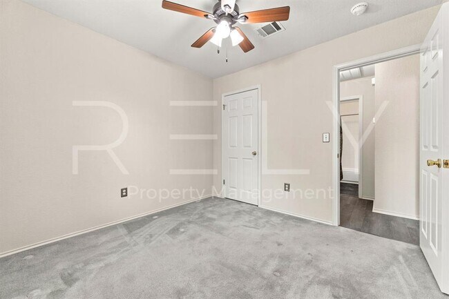 Building Photo - 103 Prairie Springs Loop