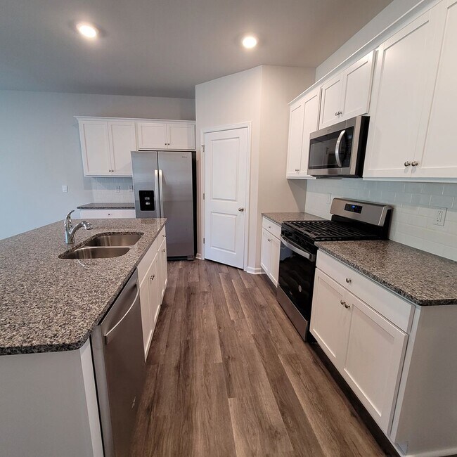 Building Photo - Brand New 4 bedroom, 2 bathroom house located in the desirable Brunswick Forest community in Leland