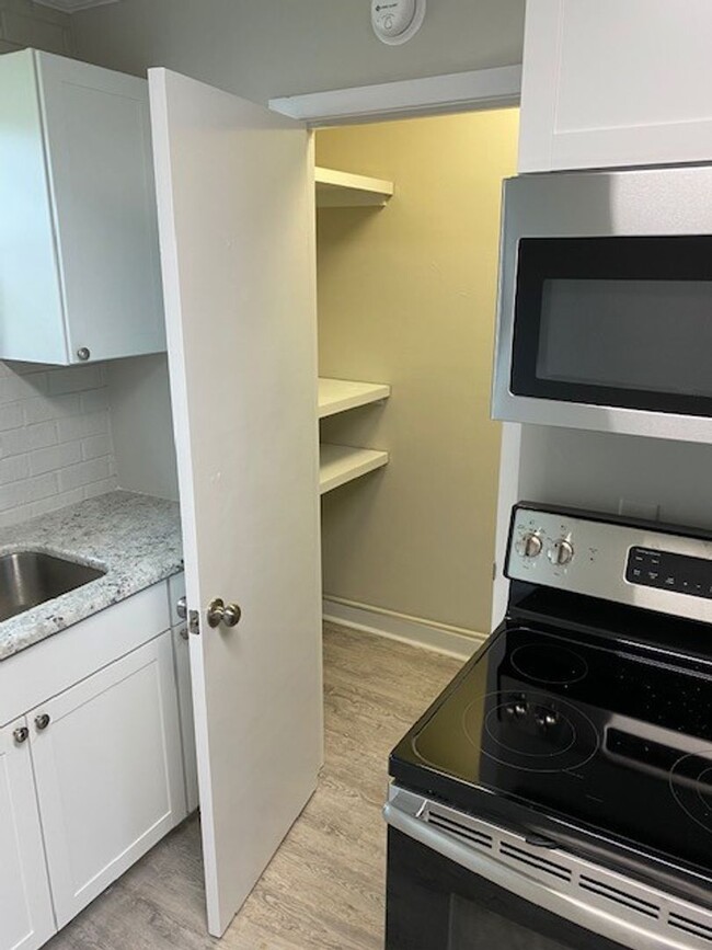 Building Photo - SEAGATE VILLAGE - Located off Greenville A...