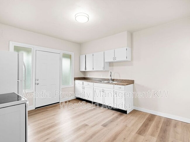 Building Photo - 3002 Porter Ave