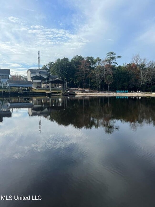 Building Photo - Riverfront Living with Private Boat Launch
