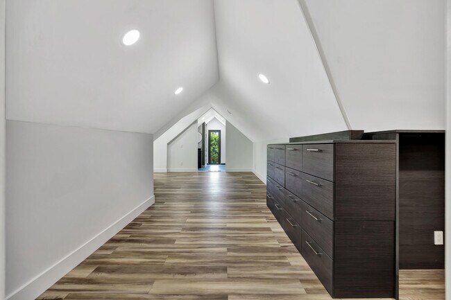 Building Photo - 7693 Steeplechase Dr