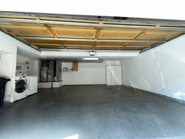 Building Photo - Fremont - Gated Community 2 Bed Townhouse