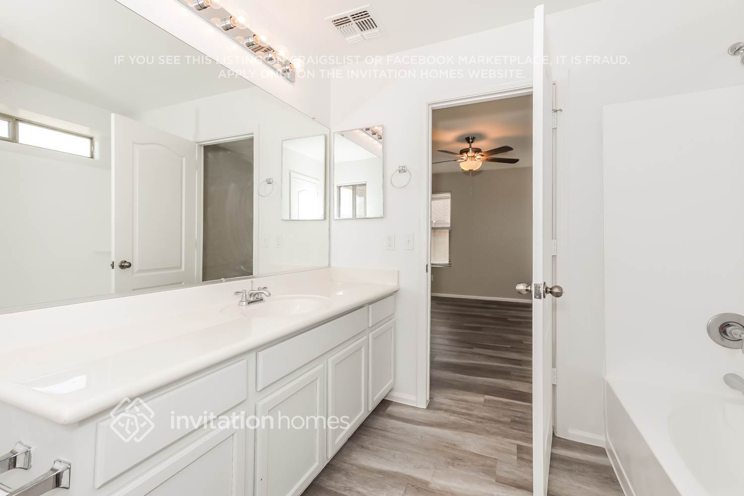 Building Photo - 1445 E Shari St