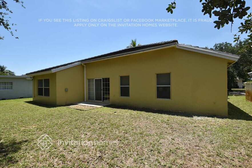 Building Photo - 9419 SW 18th St