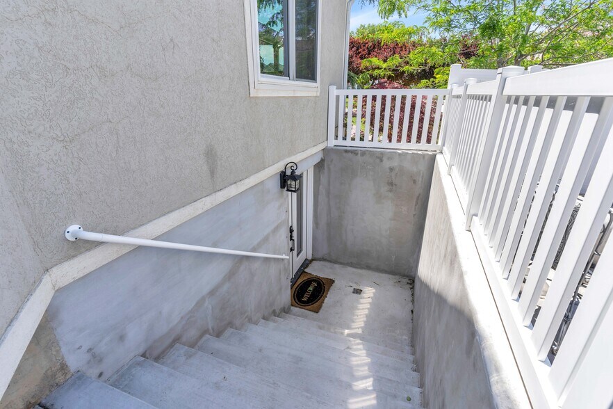 Building Photo - 9959 S Eden Point Cir