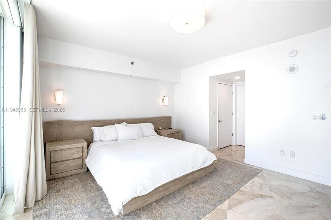 Building Photo - 1000 South Pointe Dr