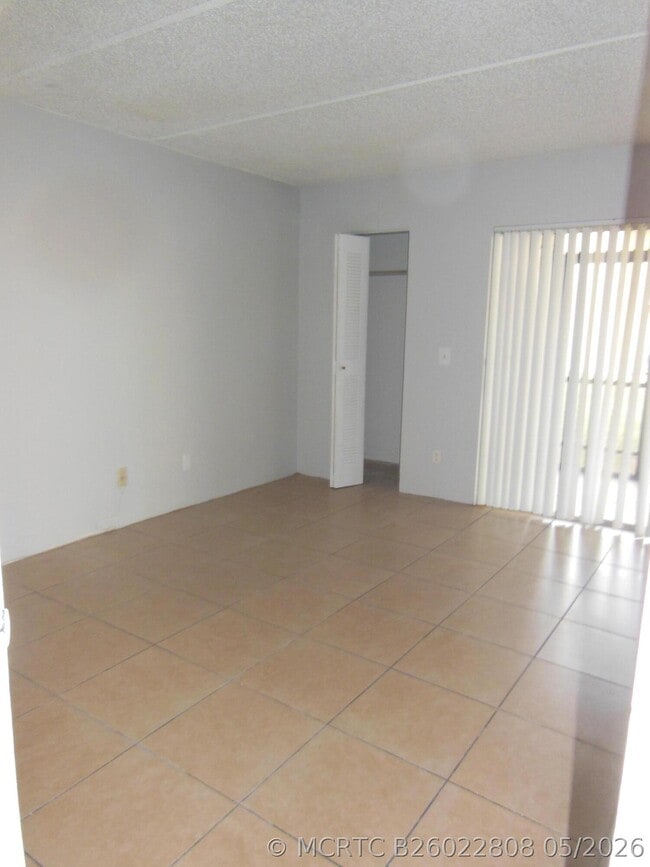 Building Photo - 103 Meadows Cir