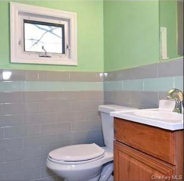 Building Photo - 102 Applegate Dr