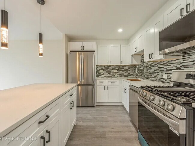 Building Photo - 2800 N Lake Shore Dr