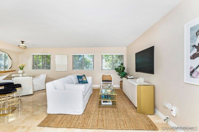 Building Photo - 7538 Draper Ave