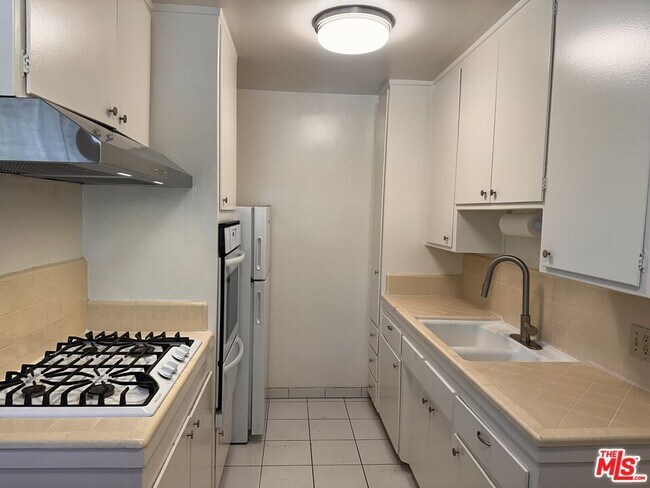 Building Photo - 5411 S Centinela Ave