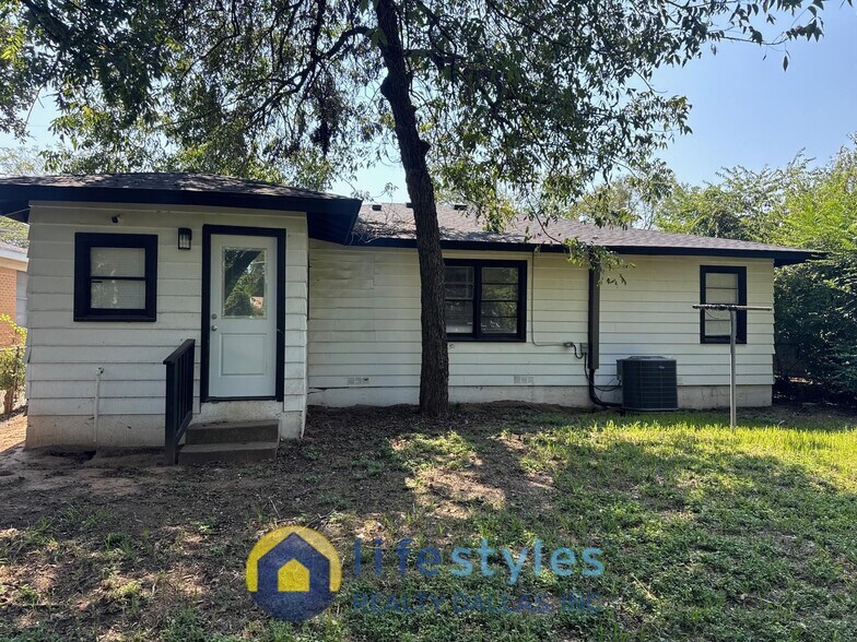 Building Photo - 716 Faulkner Ln
