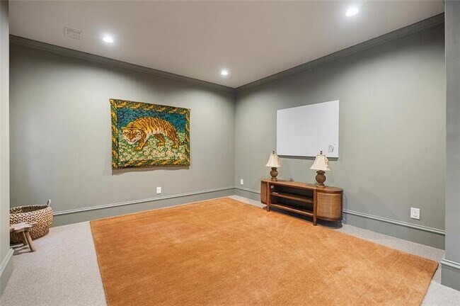 Building Photo - 5000 Long Island Dr