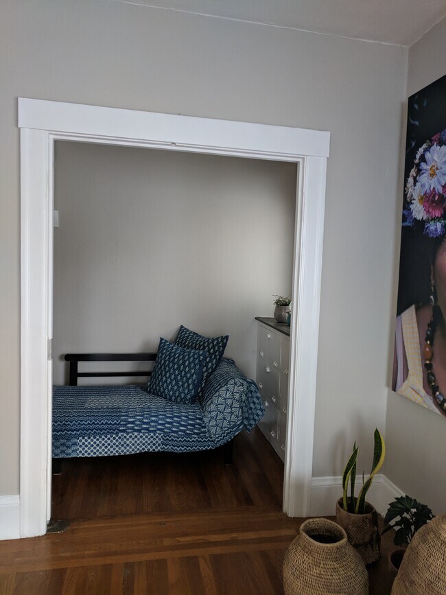 Building Photo - 1685 Oxford St