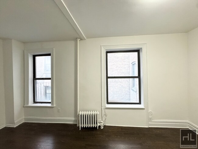 Primary Photo - YORK AVENUE