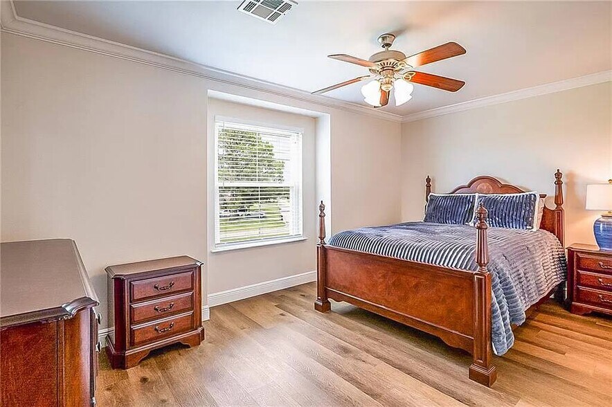 Building Photo - 332 Catalpa Dr