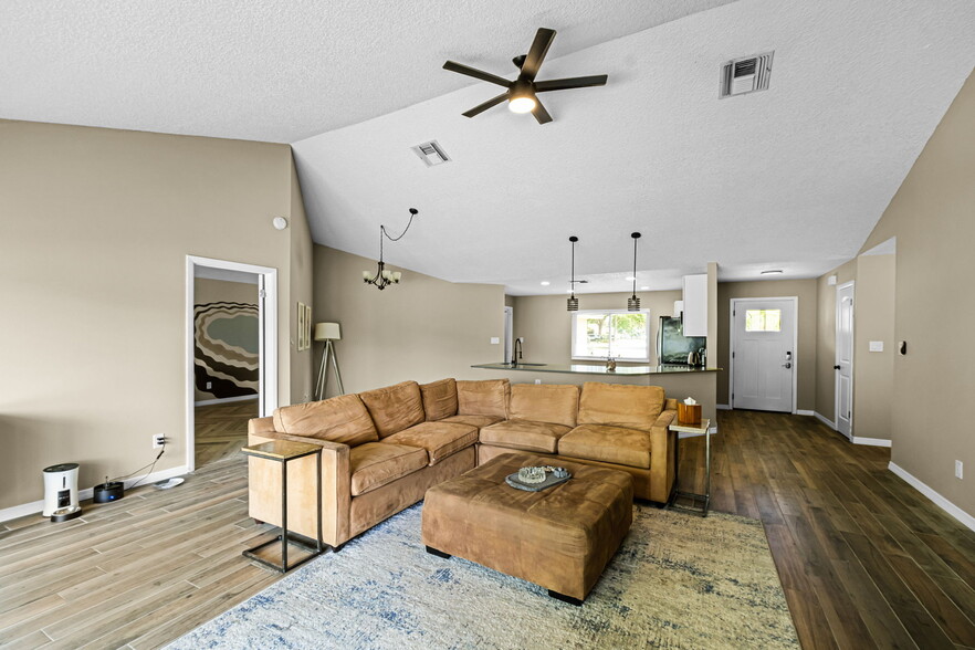 Building Photo - 485 Lakeshore Dr