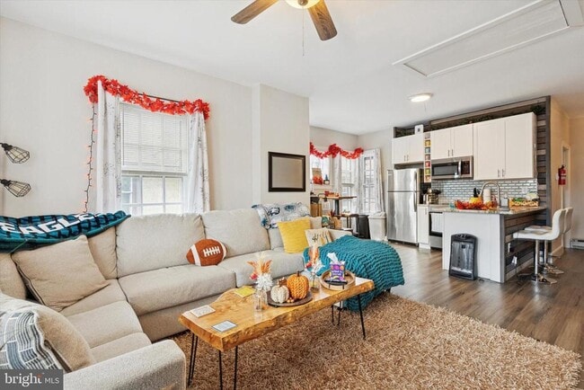 Building Photo - 641 E High St