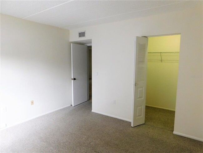 Building Photo - 403 Meadow Ln