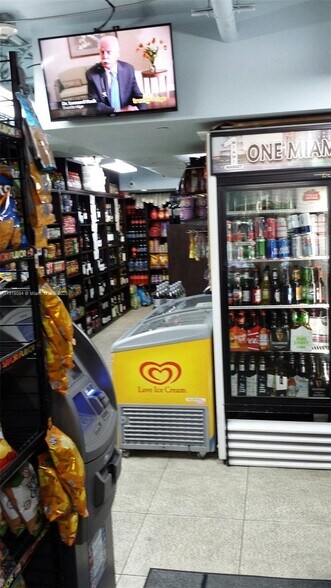 Building Photo - 325 S Biscayne Blvd