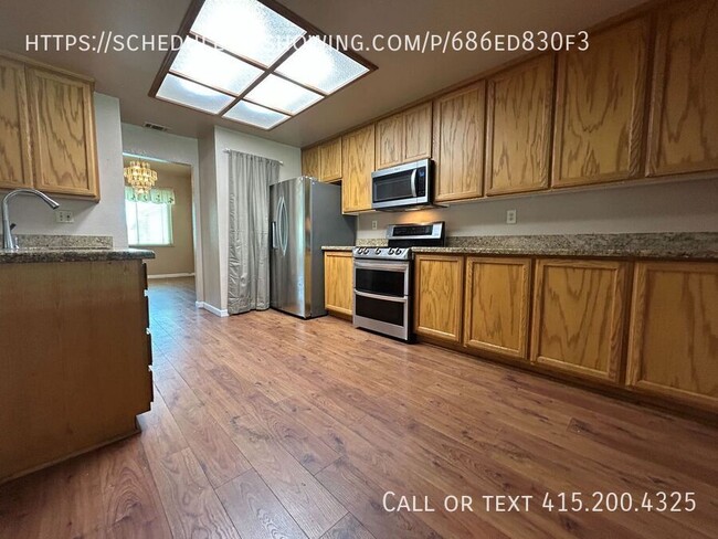 Building Photo - 637 Laurelwood Cir