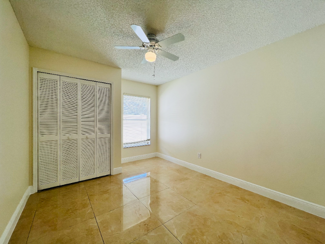 Building Photo - 3909 Yellow Finch Ln