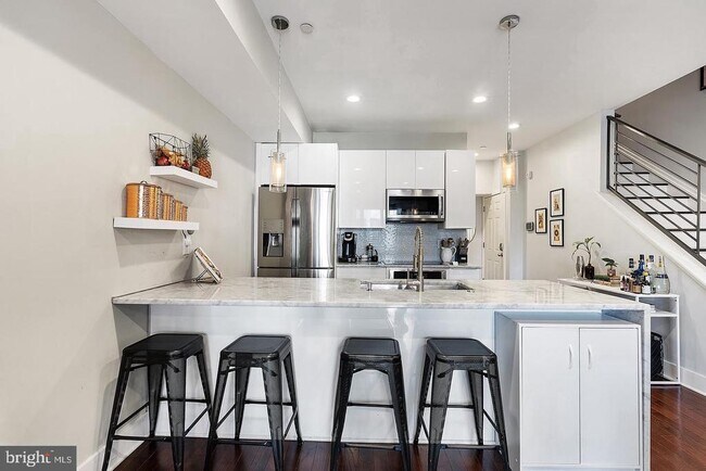 Building Photo - 1333 N 7th St