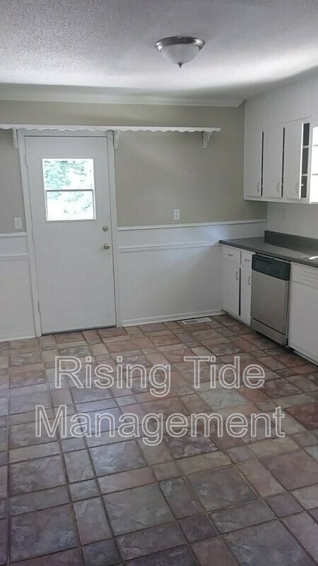 Building Photo - 517 5th Ct