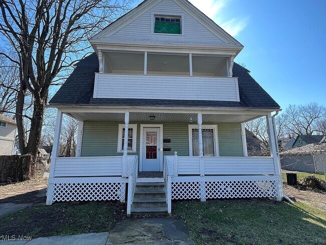 Primary Photo - 220 Lake Ave