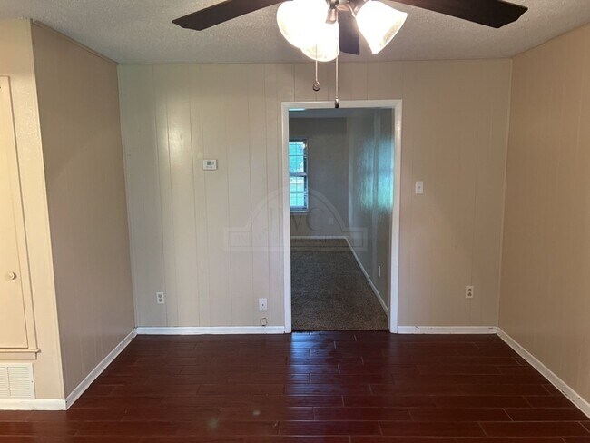 Building Photo - 1013 Kathey Dr