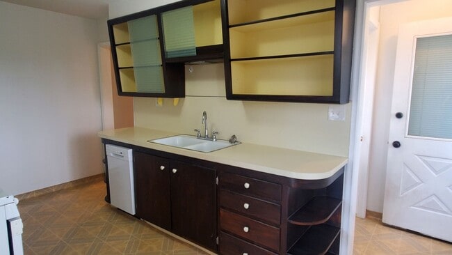 Building Photo - Spacious 2 Bd Main Level Duplex