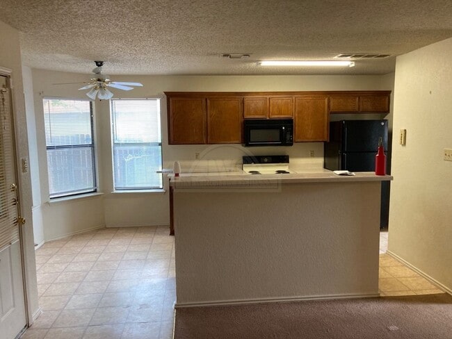 Building Photo - 2607 Schulze Dr