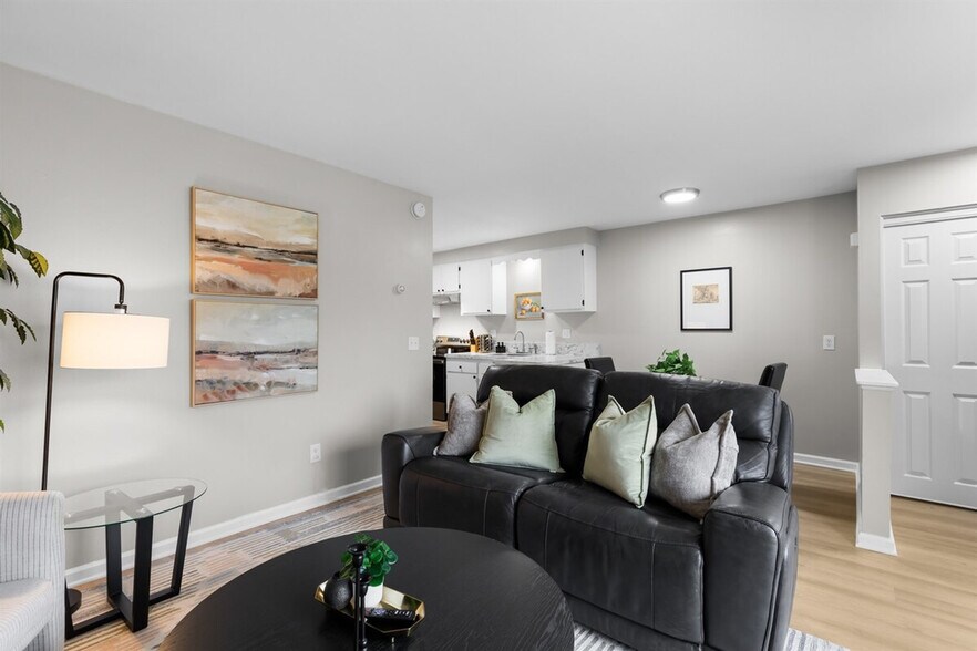 Building Photo - 55 Hollywood Ct