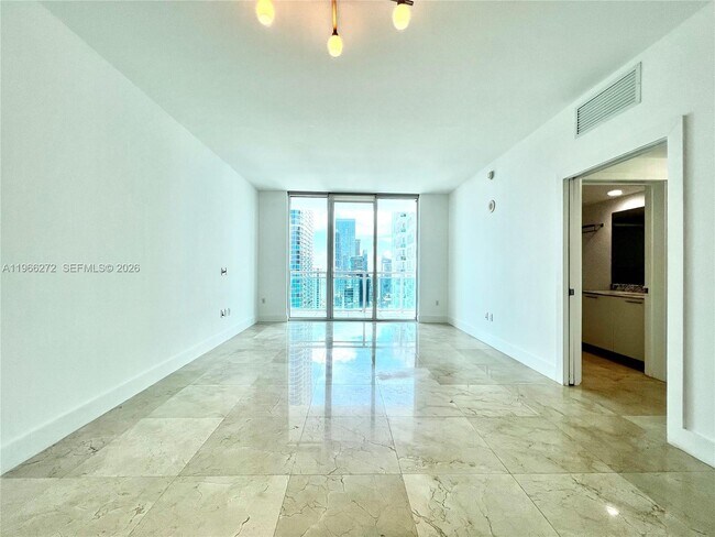 Building Photo - 950 Brickell Bay Dr