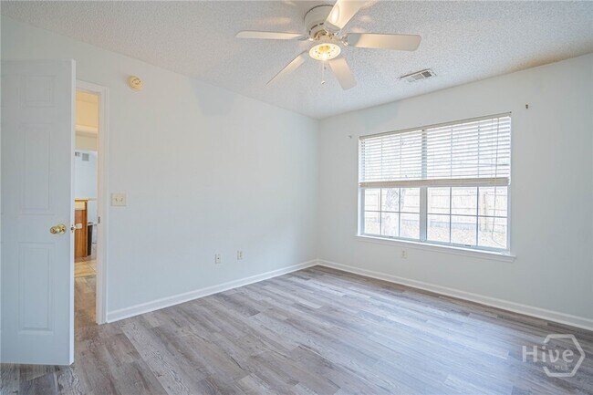 Building Photo - 114 Laurens Ln