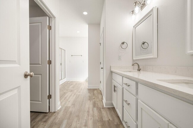 Building Photo - 4902 Kensington Ln