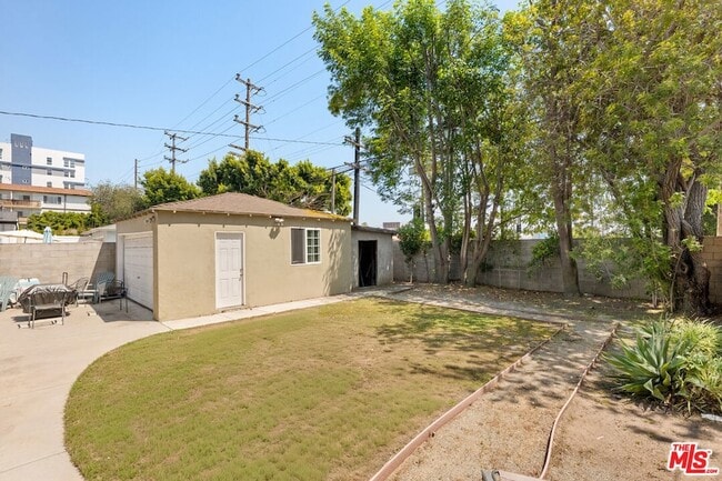 Building Photo - 6350 W 85th Pl