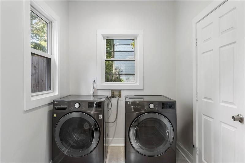 Building Photo - 954 Byron Dr SW