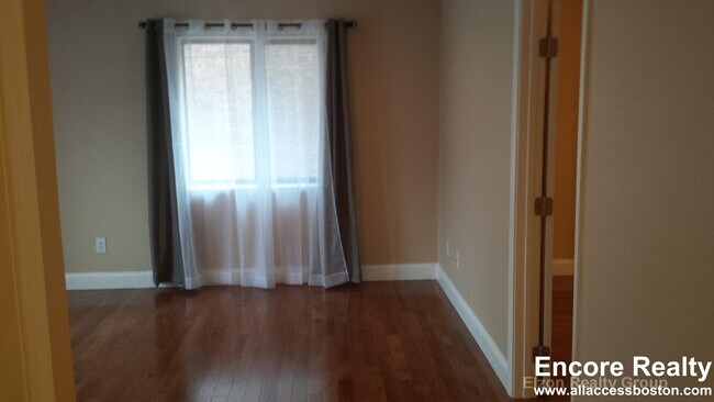 Building Photo - 276 Chestnut Hill Ave