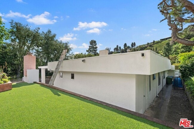 Building Photo - 1248 Bienveneda Ave