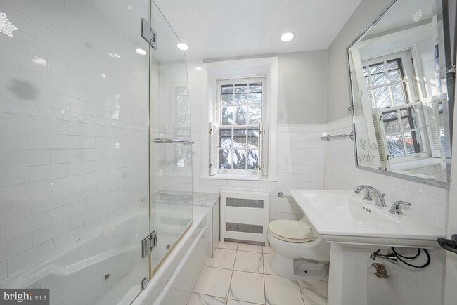 Building Photo - 625 Chelten Hills Dr