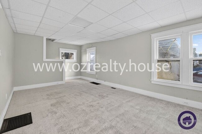 Building Photo - 3940 Vermaas Ave