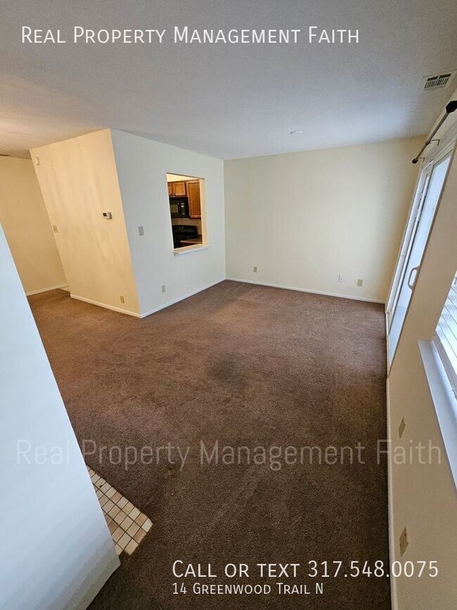 Building Photo - 14 Greenwood Trail N Dr