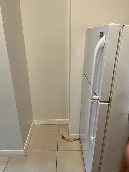 Building Photo - 920 NE 5th Ave