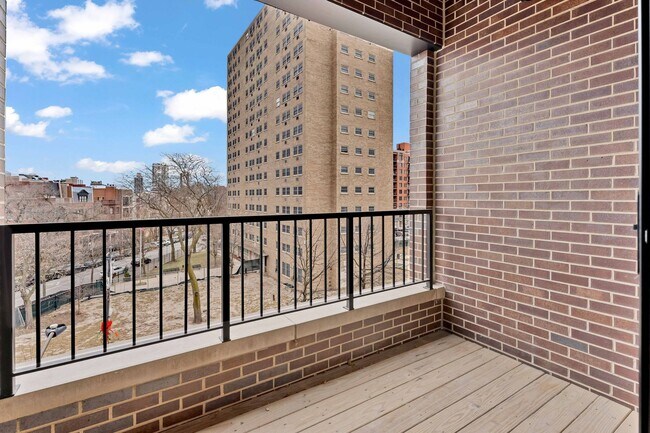 Building Photo - East Lakeview / Wrigleyville - Brand New C...