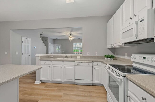 Building Photo - 3-Bed Townhouse in Leesville District
