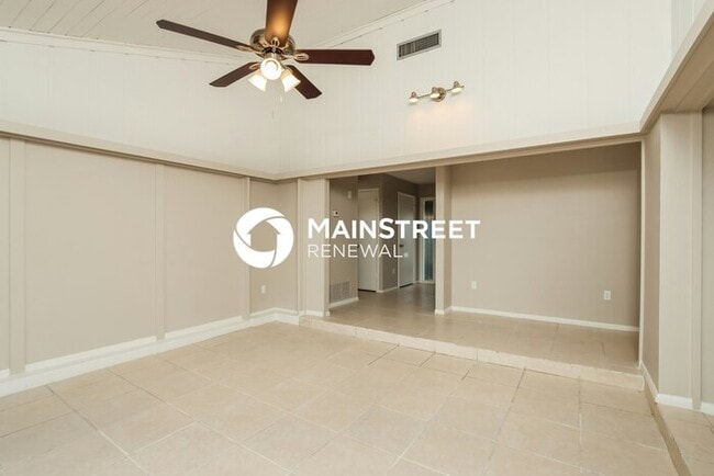 Building Photo - 4 Bedroom Pet-Friendly Home in Palm Bay, F...