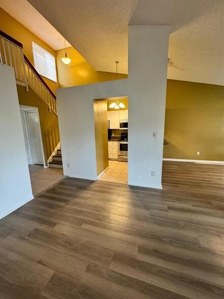 Building Photo - 911 Coral Club Dr