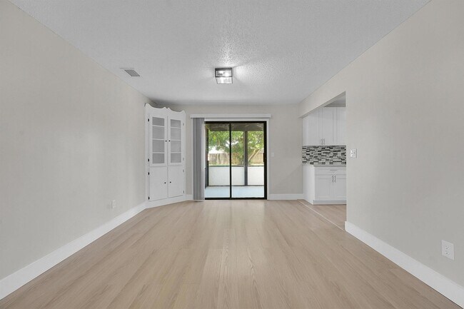 Building Photo - 2251 SE Holland St